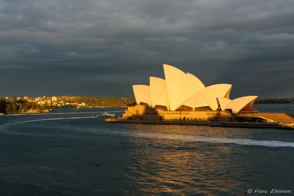 Sidney Opera House at sunset